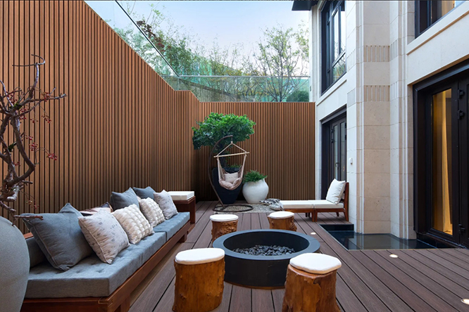 Composite vs Wood: Choosing the Right Material for your Outdoor Space